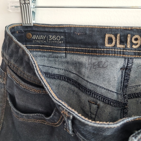 DL1961 Milano Boot Cut Dark Wash ladies Jeans Size 28 - Picture 3 of 14